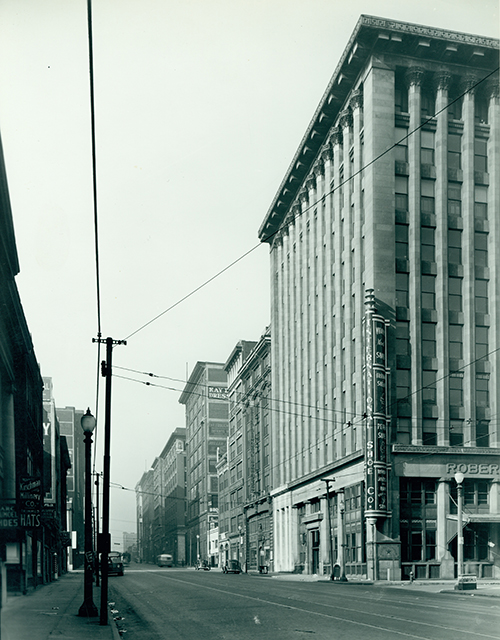 Washington Avenue West toward Fifteenth Street