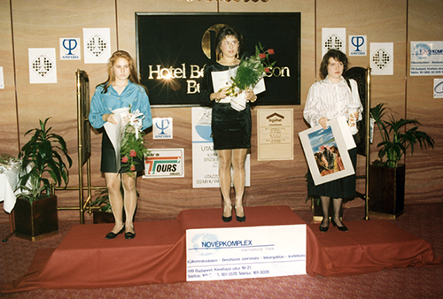 Judit Polgar, Susan Polgar, and Alisa Galliamova during Award Ceremony at the 1992 Women’s World Blitz Championship